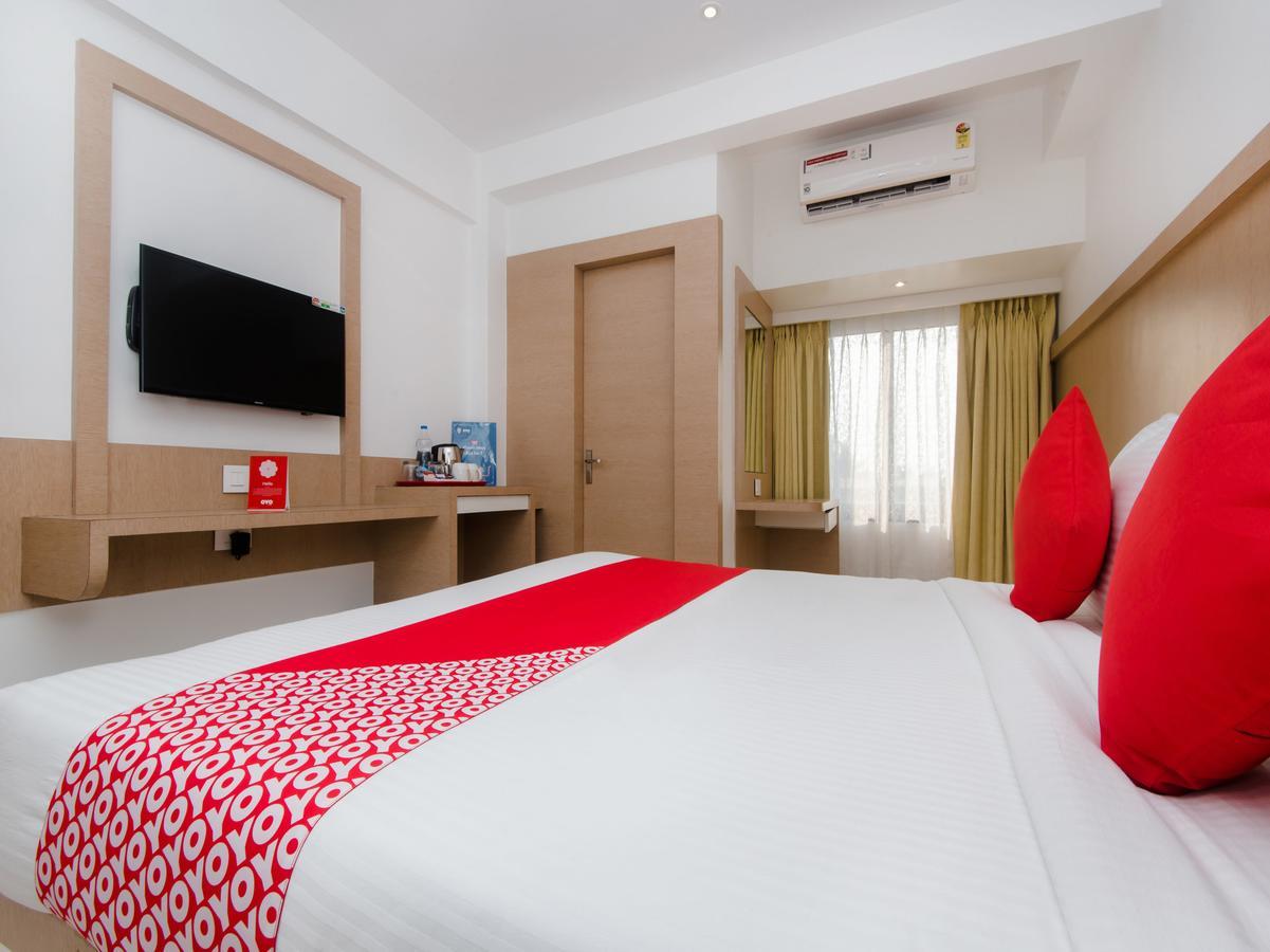 Oyo 13089 Hotel Gold Crest Нави Мумбаи Экстерьер фото