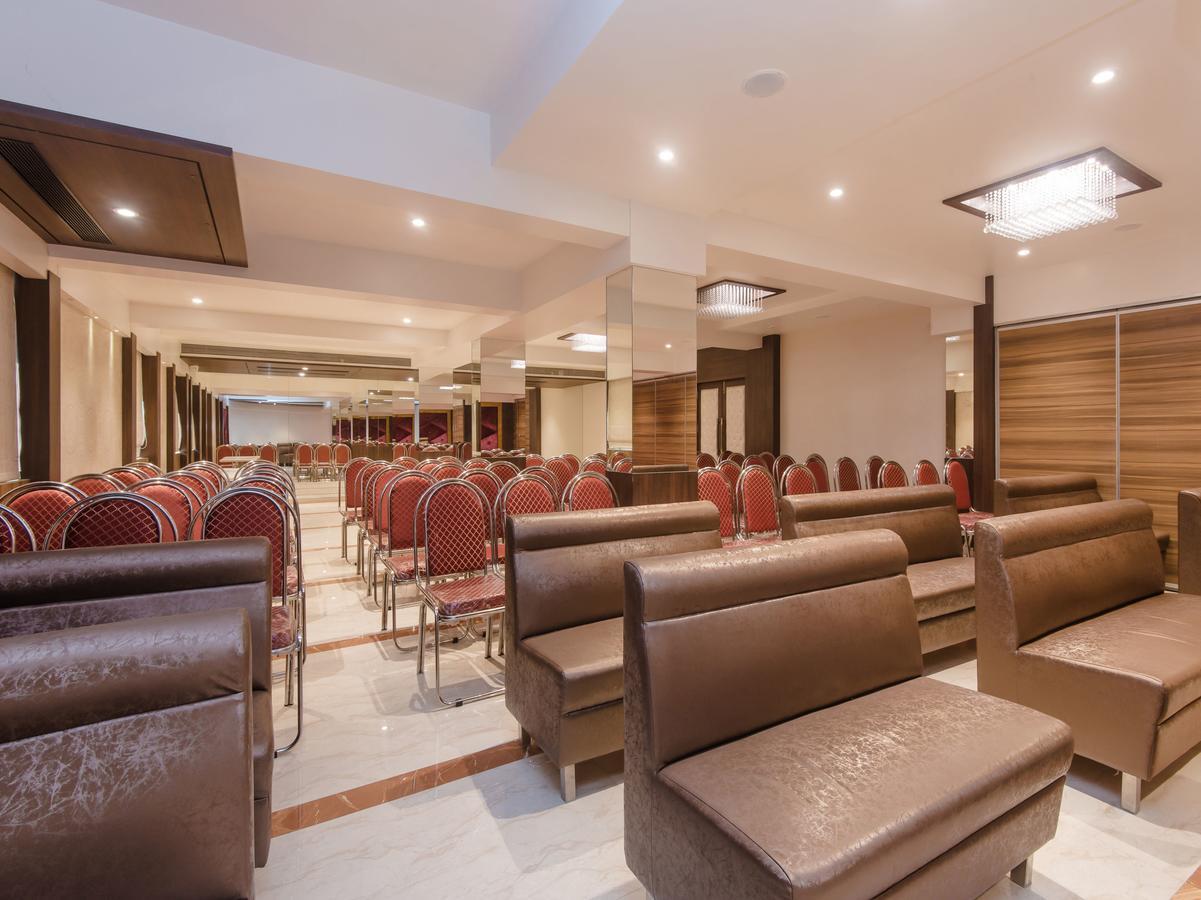 Oyo 13089 Hotel Gold Crest Нави Мумбаи Экстерьер фото